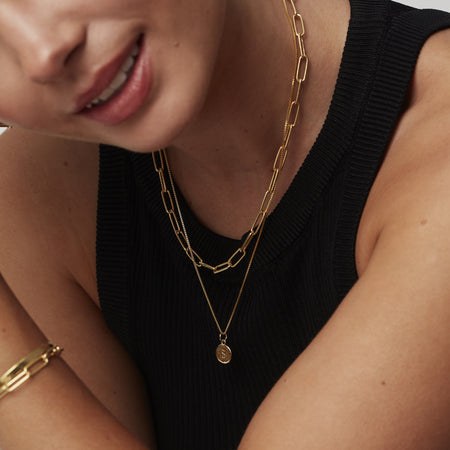 Initial Hammered Disc Curb Chain Necklace in Gold
